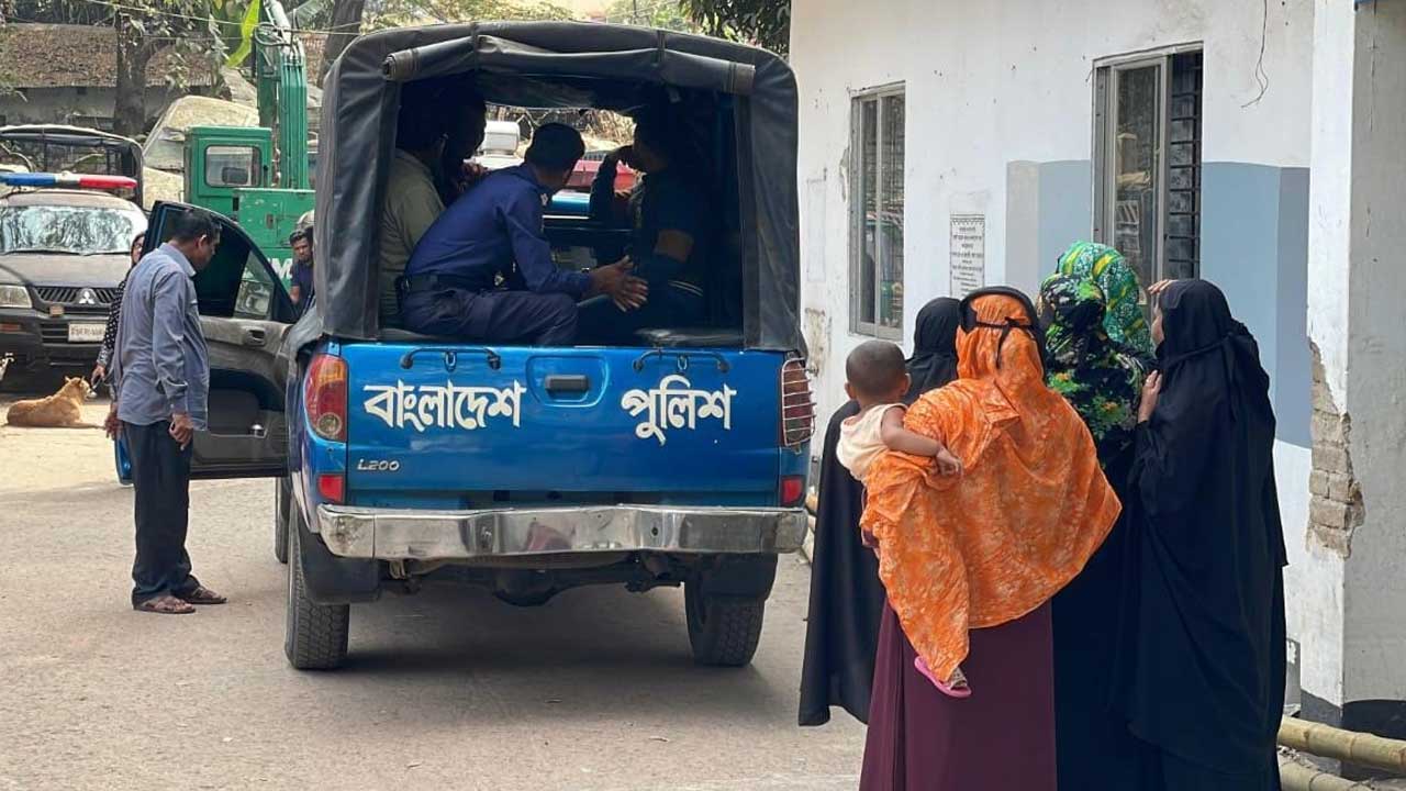 ফেনীতে আ.লীগের আরও ১০ নেতাকর্মী গ্রেপ্তার