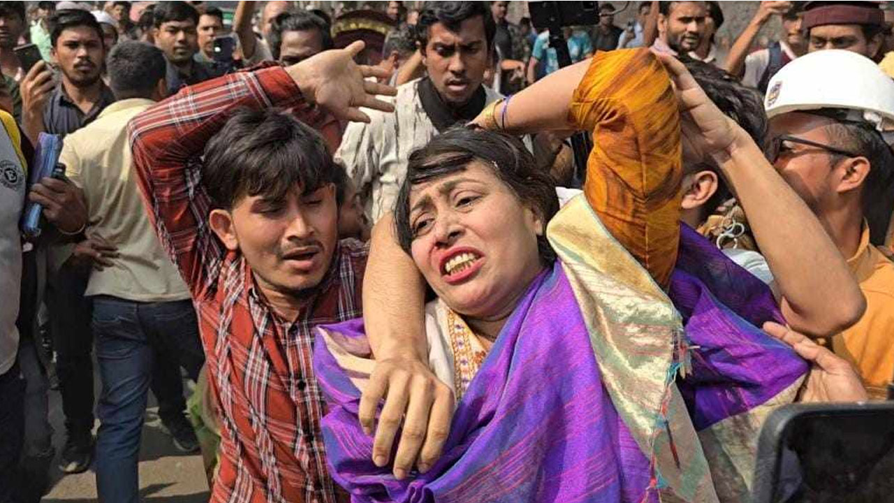 ‘আপার বাড়ি’ বলায় ধানমন্ডিতে নারীকে গণপিটুনি