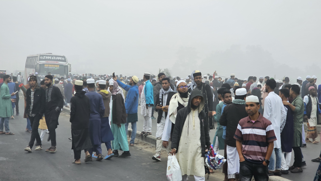 আখেরি মোনাজাতে অংশ নিতে ময়দানমুখী মুসল্লিদের ঢল
