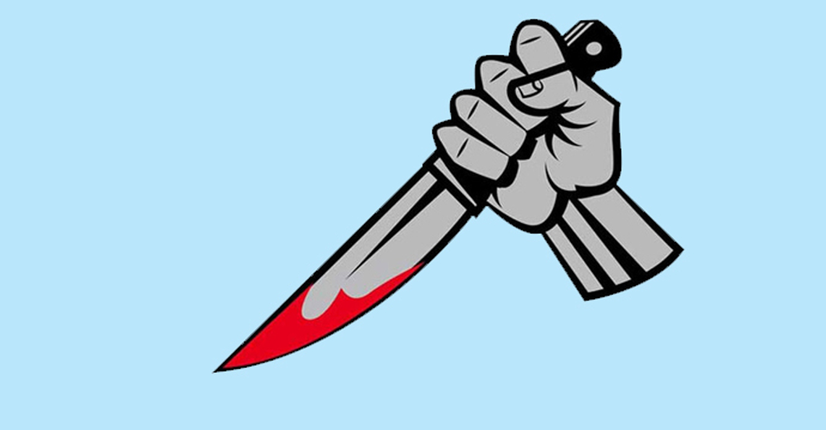 বাড়িতে ঢুকে নারীসহ দুইজনকে ছুরিকাঘাত, যুবক আটক