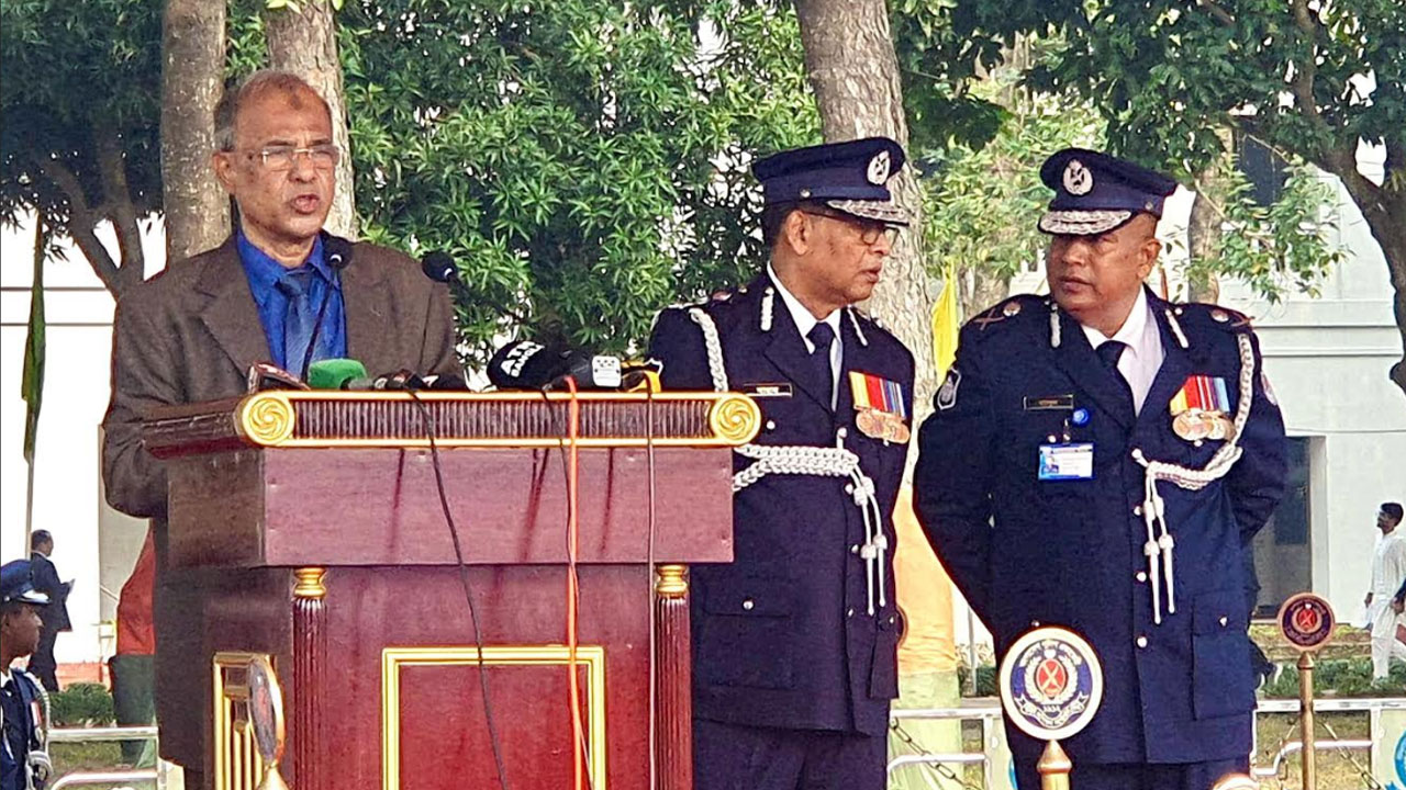 কোনো দল বা গোষ্ঠীর নয়, পুলিশ সব নাগরিকের : স্বরাষ্ট্র উপদেষ্টা