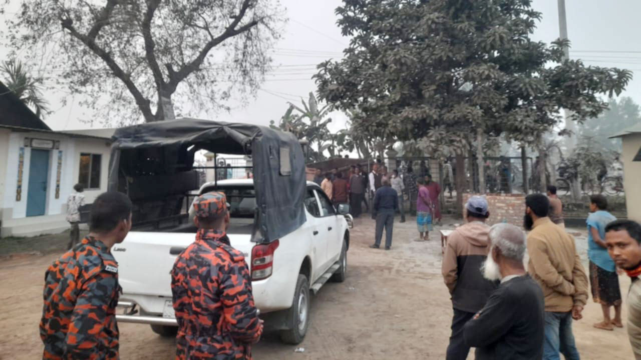 বিএনপি নেতার অবৈধ ইটভাটায় অভিযান, দুই ম্যাজিস্ট্রেট অবরুদ্ধ 