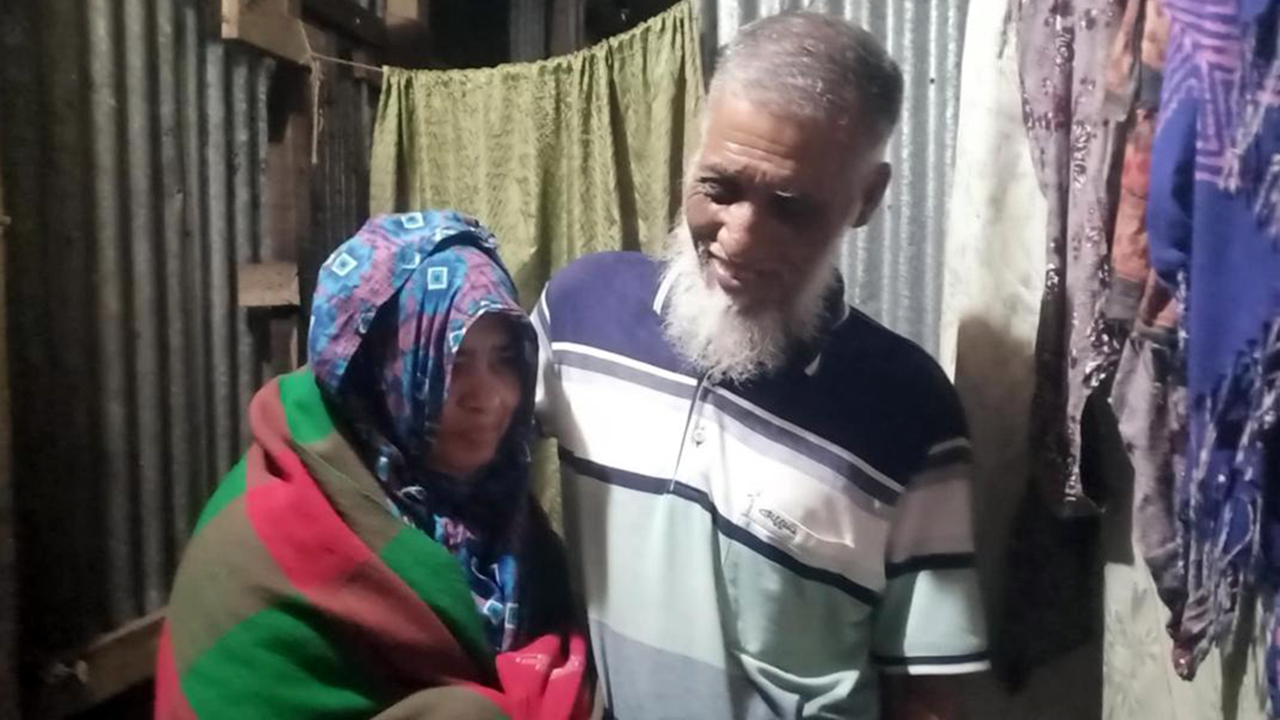 ‘পাগল হলেও তো ও আমার স্ত্রী, মৃত্যুর আগ পর্যন্ত আগলে রাখতে চাই’