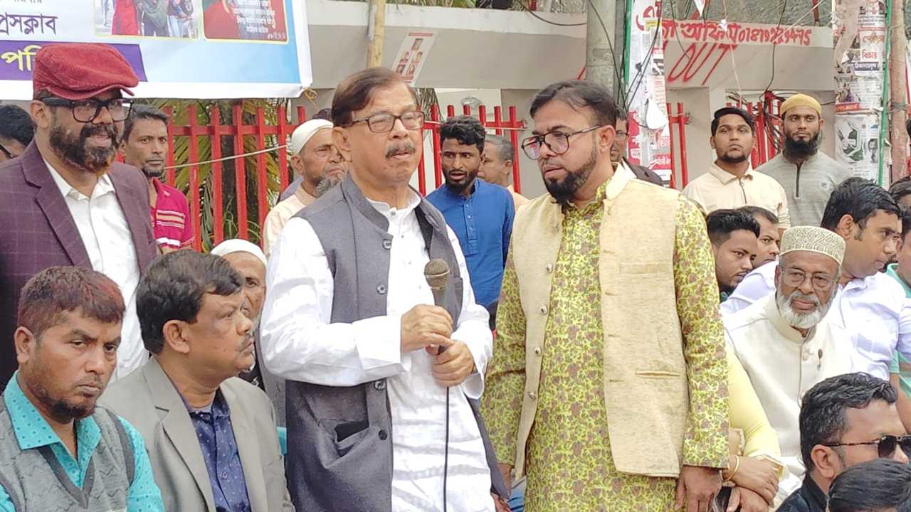 আন্দোলনে হতাহতদের জন্য সরকার যা করছে তা যথেষ্ট নয় : মান্না