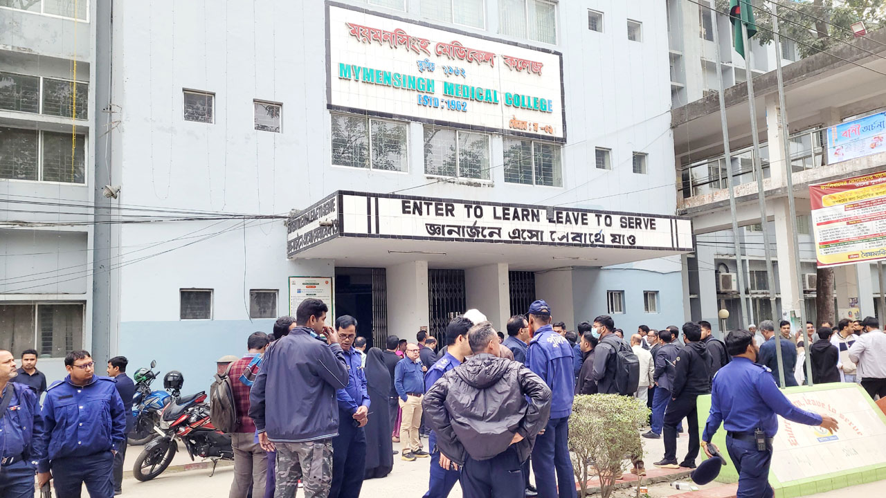 মমেকে শিবির-ছাত্রদলের পাল্টাপাল্টি ধাওয়া, পুলিশ মোতায়েন