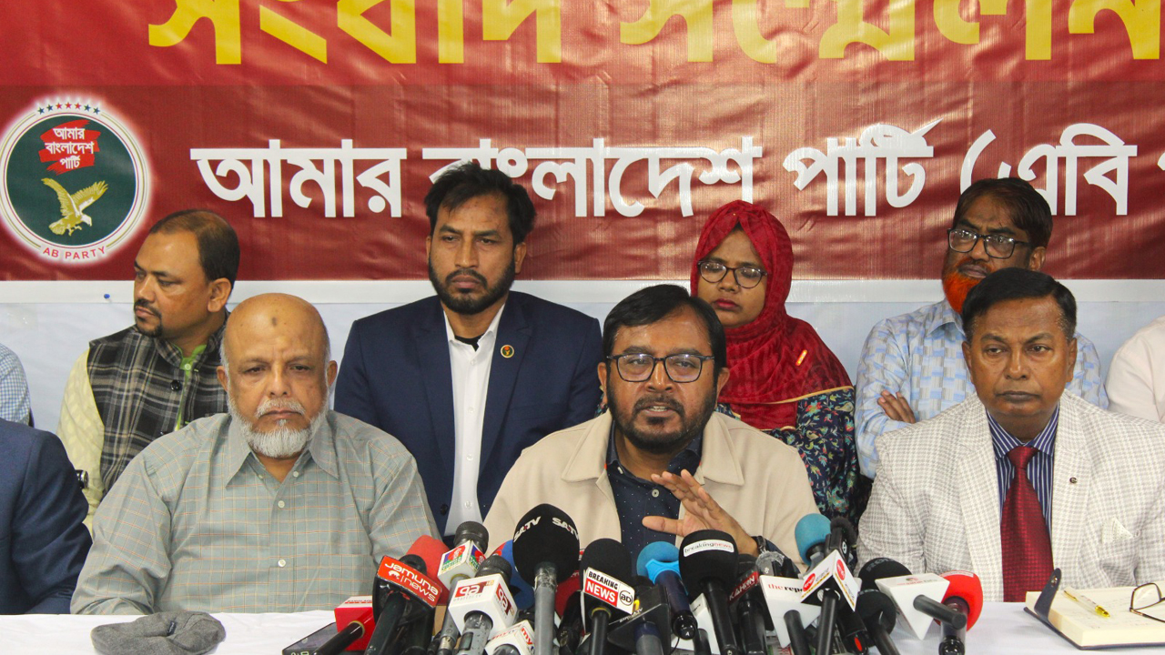 জনগণ চূড়ান্তভাবে বিরক্ত হওয়ার আগেই দায়িত্বশীলতার প্রমাণ দিন