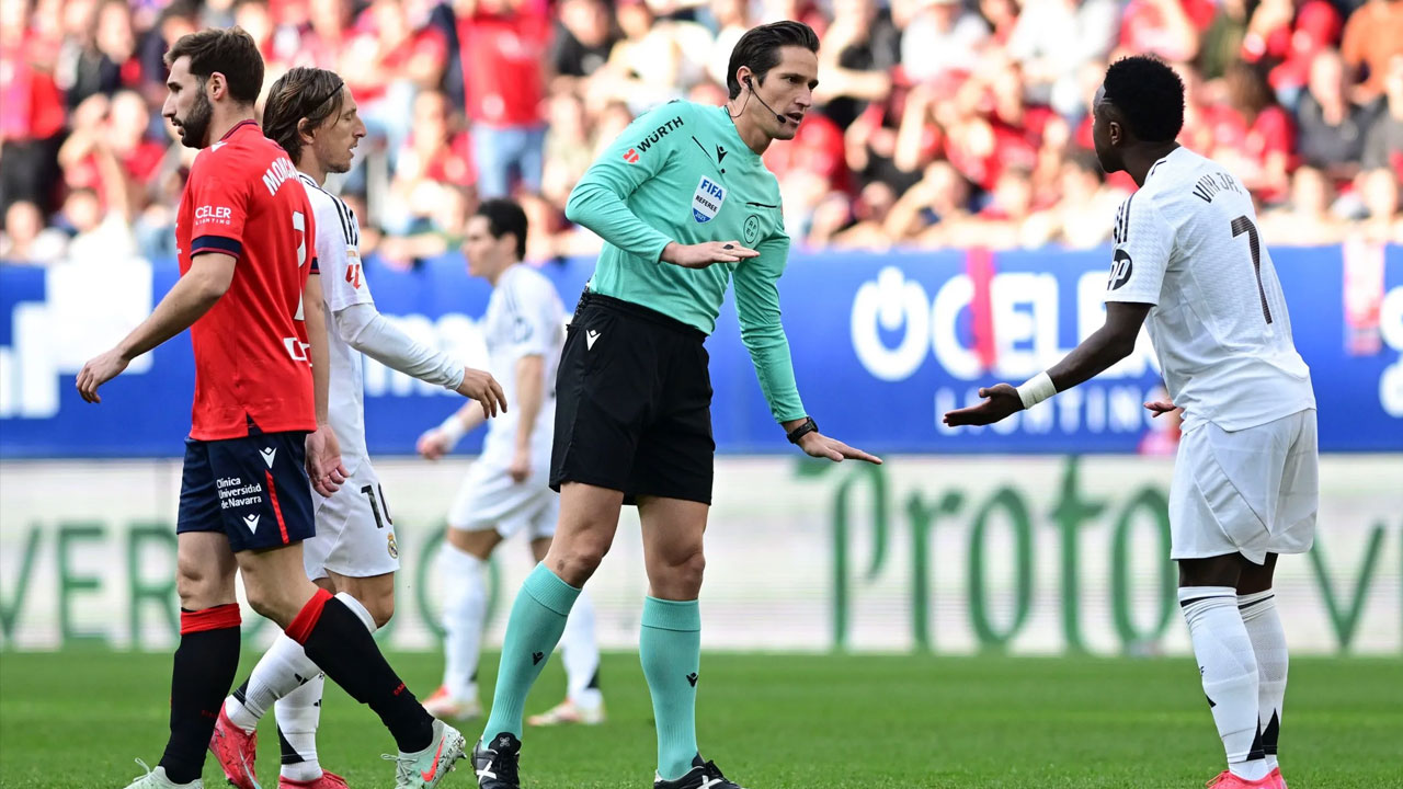 বেলিংহামকে লাল কার্ড দেখানো সেই রেফারিকে নিষেধাজ্ঞা