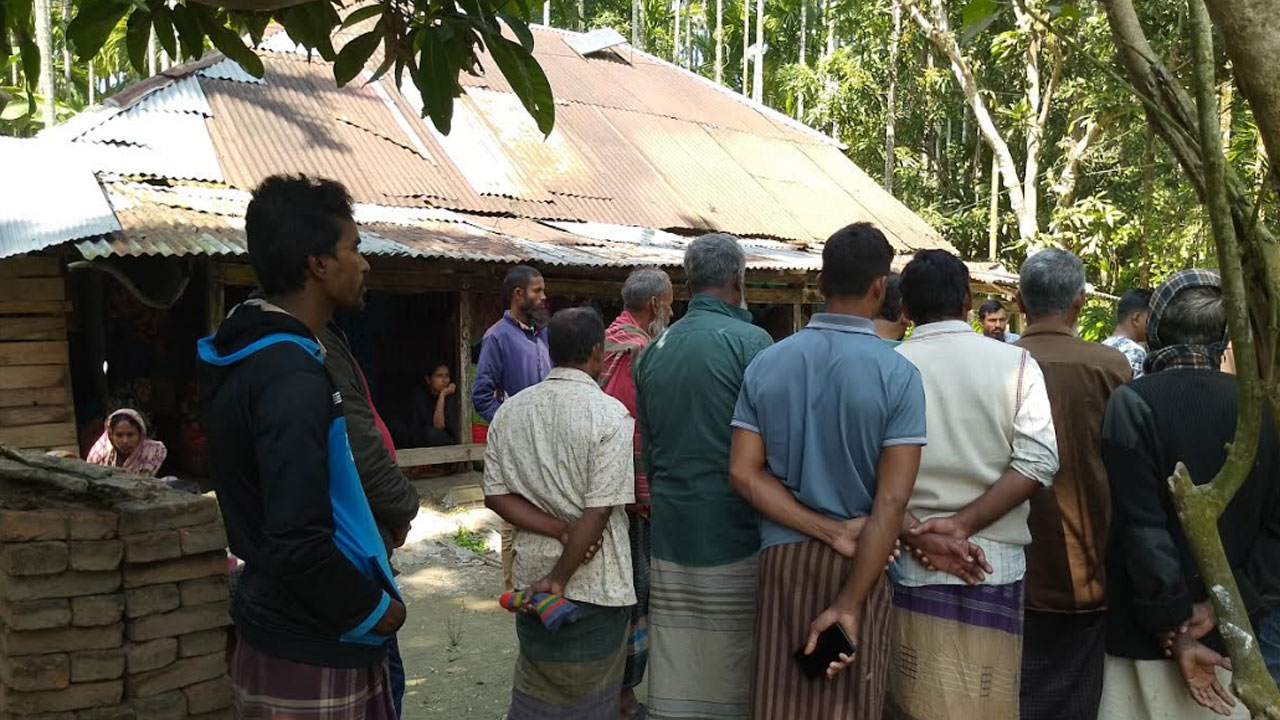 পিরোজপুরে সিঁধ কেটে ঘরে ঢুকে বৃদ্ধাকে হাত-পা বেঁধে হত্যা