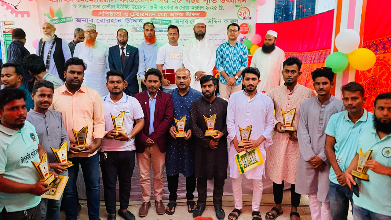 বন্যায় অসহায়দের পাশে দাঁড়িয়ে সম্মাননা পেল নোয়াখালীর ২৫ সংগঠন