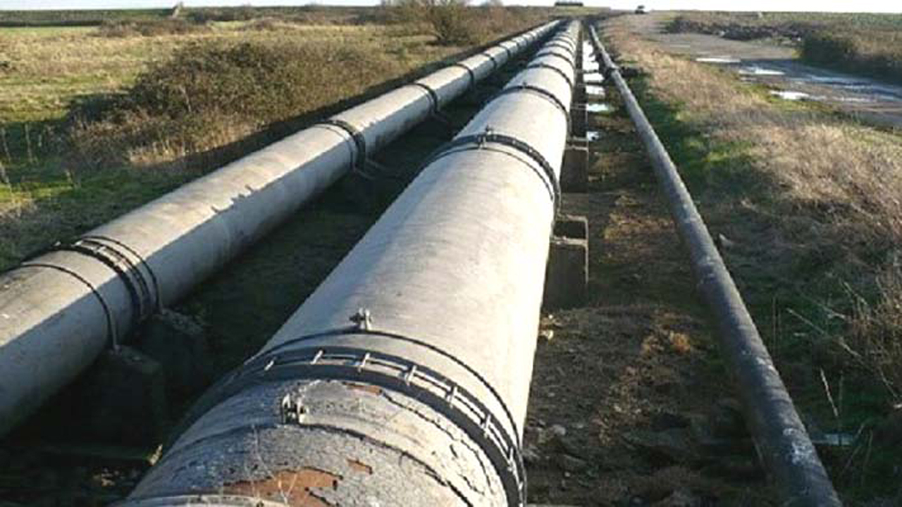 চট্টগ্রাম থেকে পাইপলাইনে জ্বালানি তেল যাচ্ছে ঢাকায়