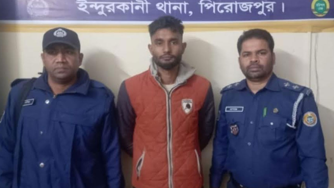 মাকে গাছের সঙ্গে বেঁধে বসতঘরে আগুন দিলো ছেলে