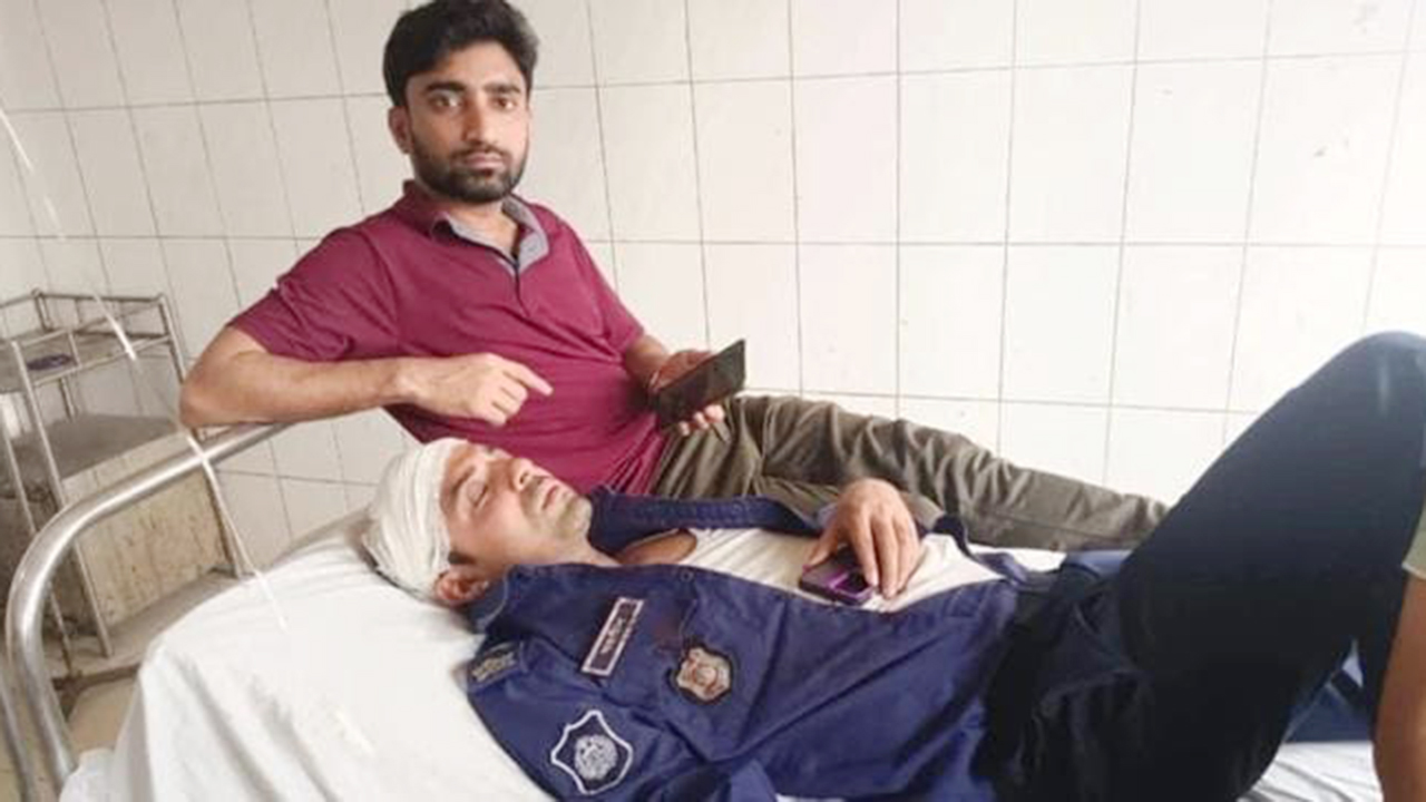 কুমিল্লায় এসিল্যান্ডের ওপর হামলা, বাঁচাতে গিয়ে পুলিশসহ আহত ৩