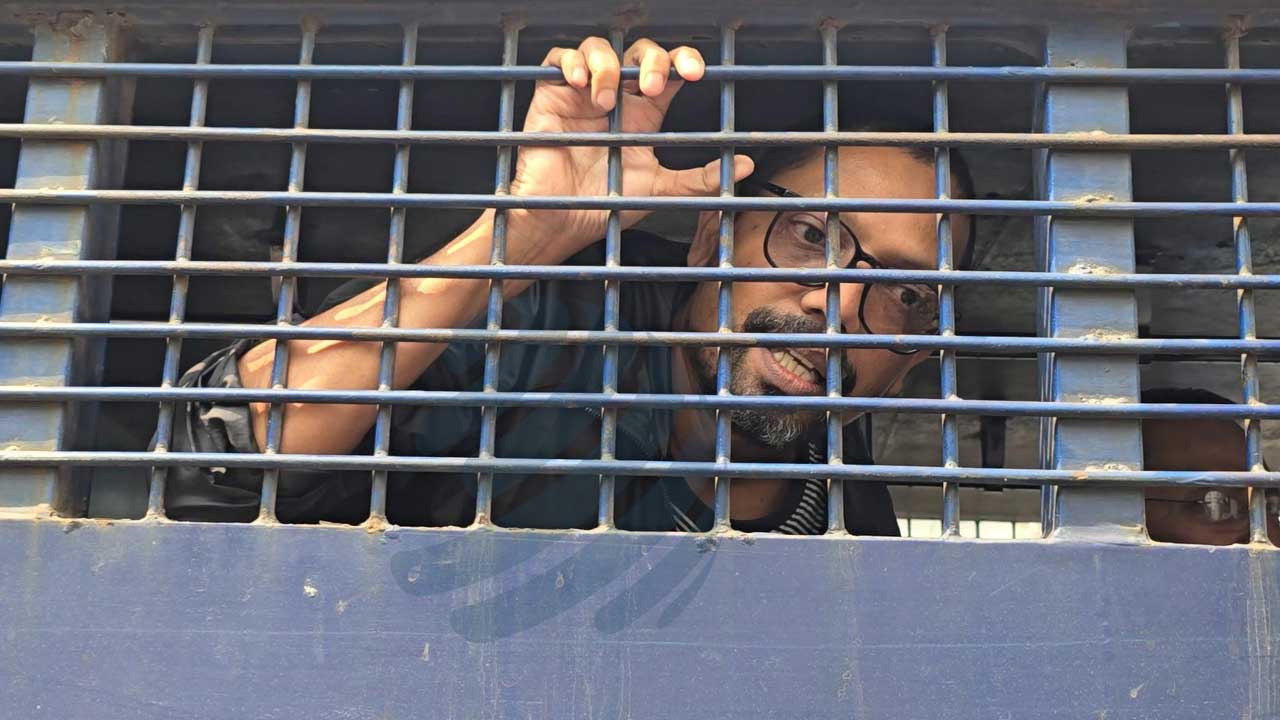 ট্রাইব্যুনাল থেকে বেরিয়ে কী বলতে চাইলেন পলক?