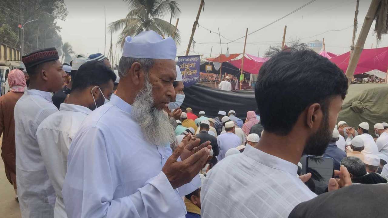 তুরাগ পাড়ে চোখের পানিতে ক্ষমা প্রার্থনা মুসল্লিদের