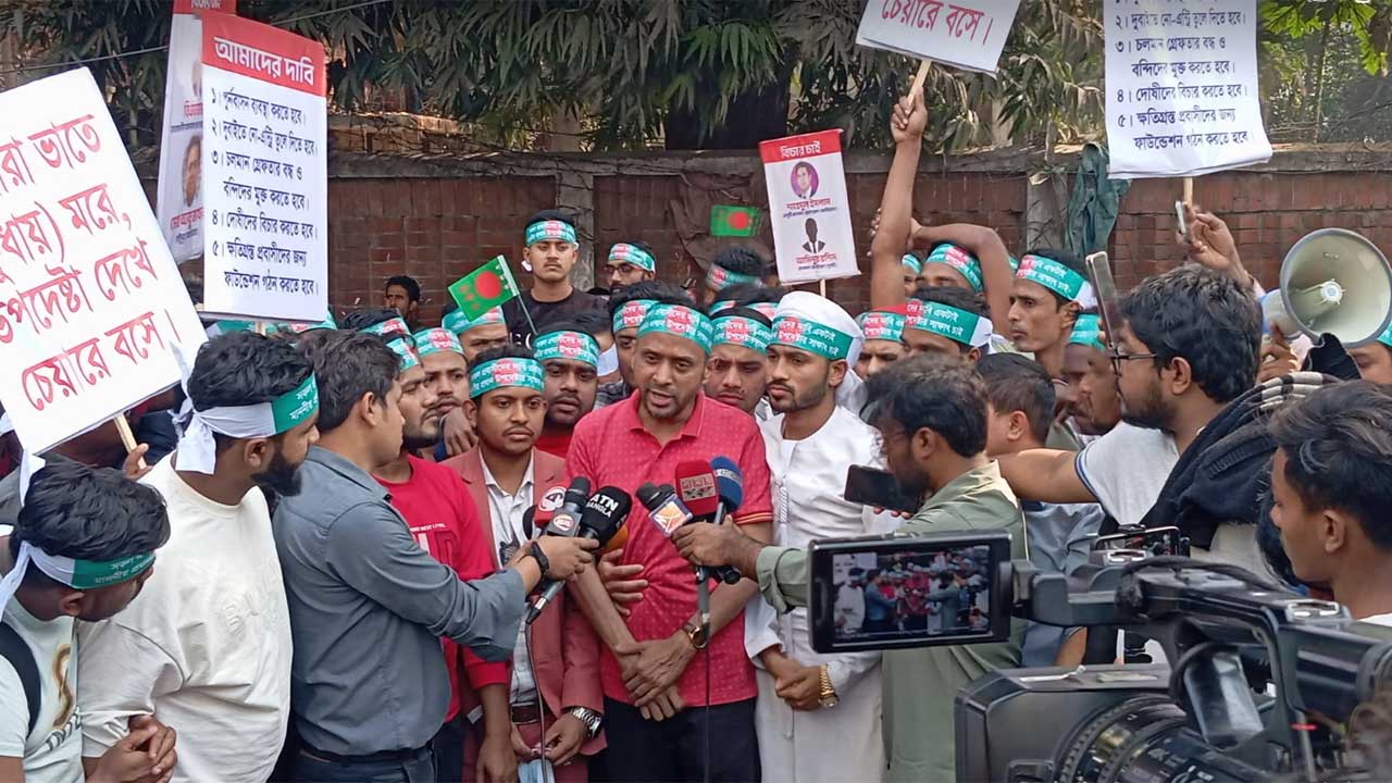 আশ্বাসে ১০ দিন আন্দোলন স্থগিত করলেন ক্ষতিগ্রস্ত প্রবাসীরা