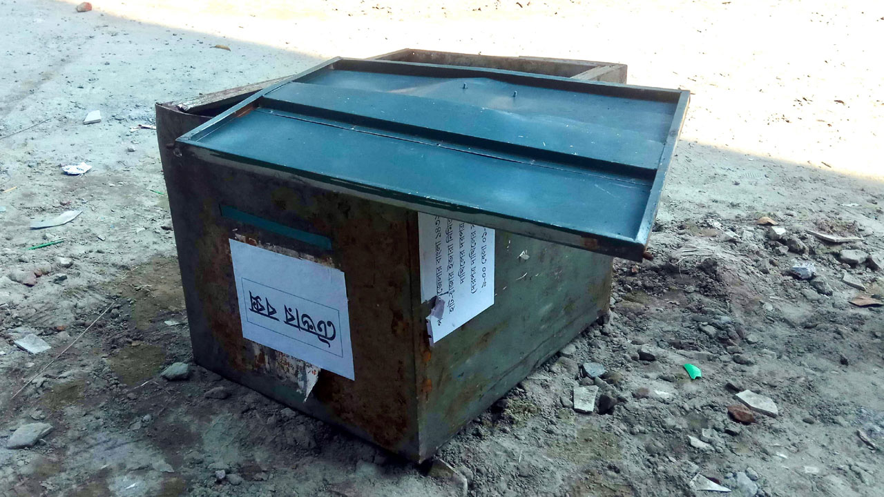 হাটের টেন্ডার নিয়ে বিএনপির দুই পক্ষের সংঘর্ষ, ককটেল বিস্ফোরণ