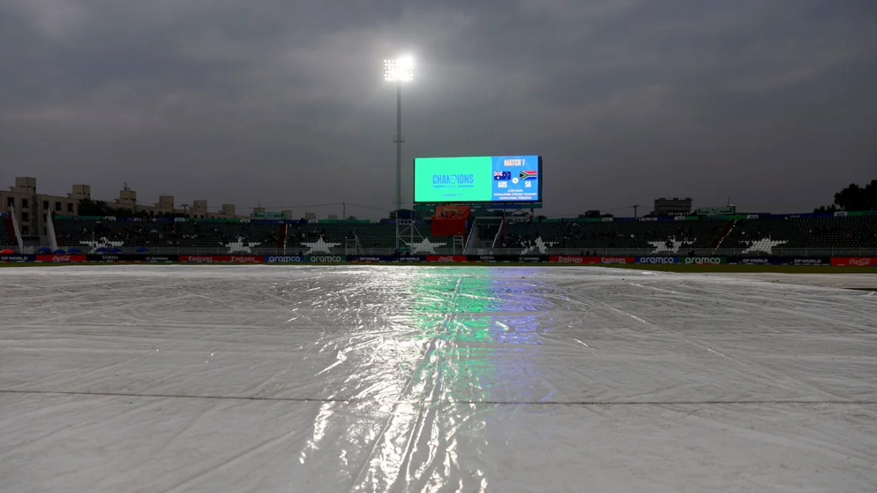বৃষ্টির কবলে অস্ট্রেলিয়া-দক্ষিণ আফ্রিকা ম্যাচ, কমছে ওভার