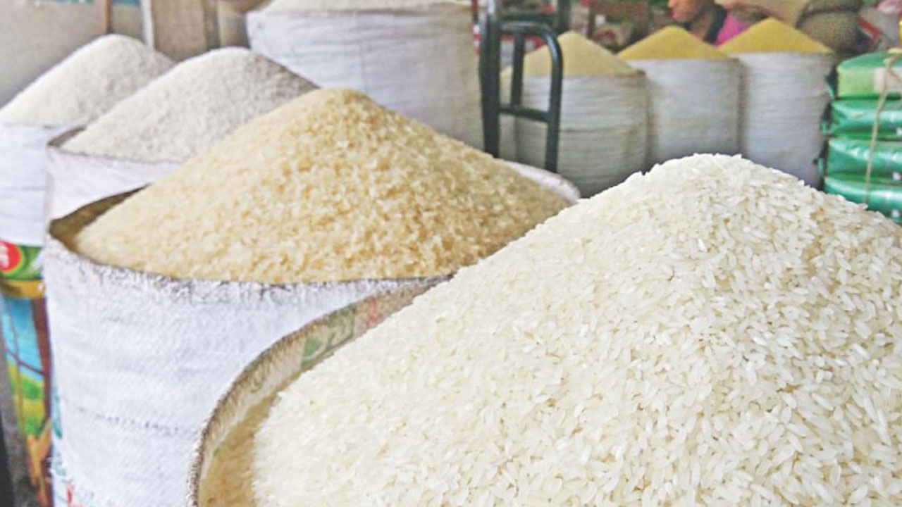 সংকট নেই, তবু চালের বাজারে অস্থিরতা