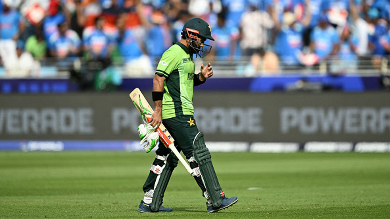 ৫২ বছরের ইতিহাসে বিব্রতকর রেকর্ডের পাতায় রিজওয়ান