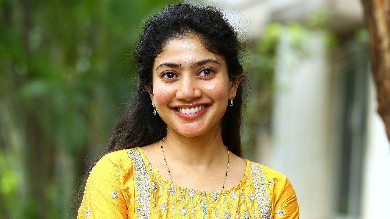 হাতকাটা পোশাকেও সিনেমায় রাজি নন সাই পল্লবী