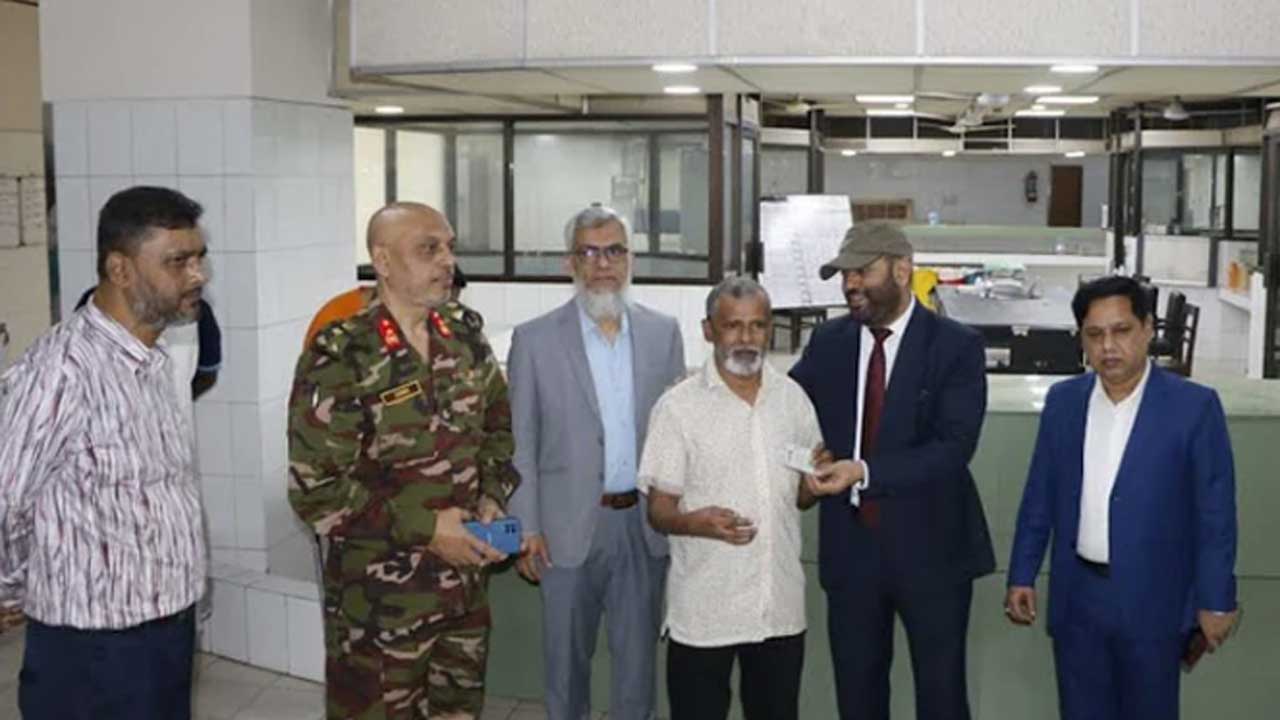 জুলাই বিপ্লবে আহত ১৭৪ জন পেলেন স্মার্টকার্ড