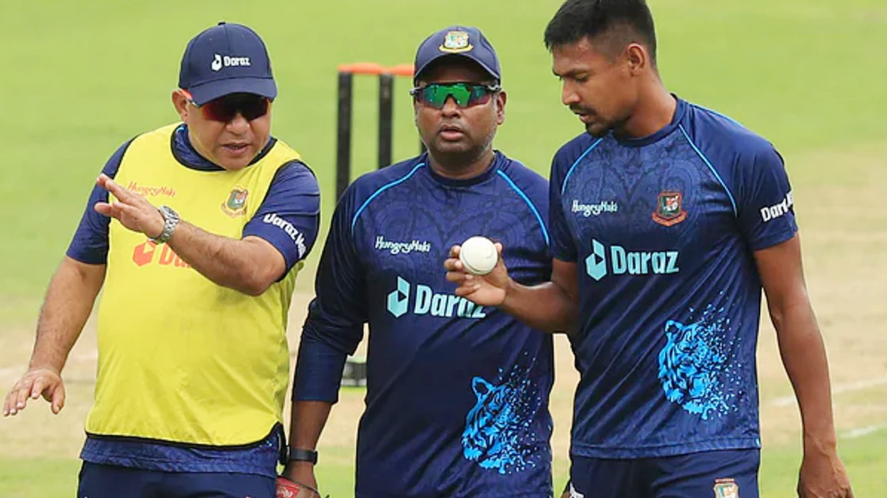 বাংলাদেশের সাবেক কোচকে নিয়োগ দিলো ধোনির চেন্নাই