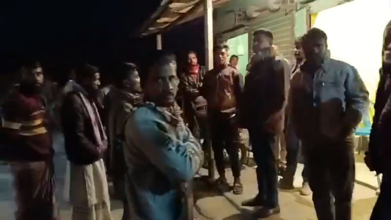 রাতে হঠাৎ বিস্ফোরণ, স্থানীয়দের দাবি আ.লীগের গুপ্ত হামলা