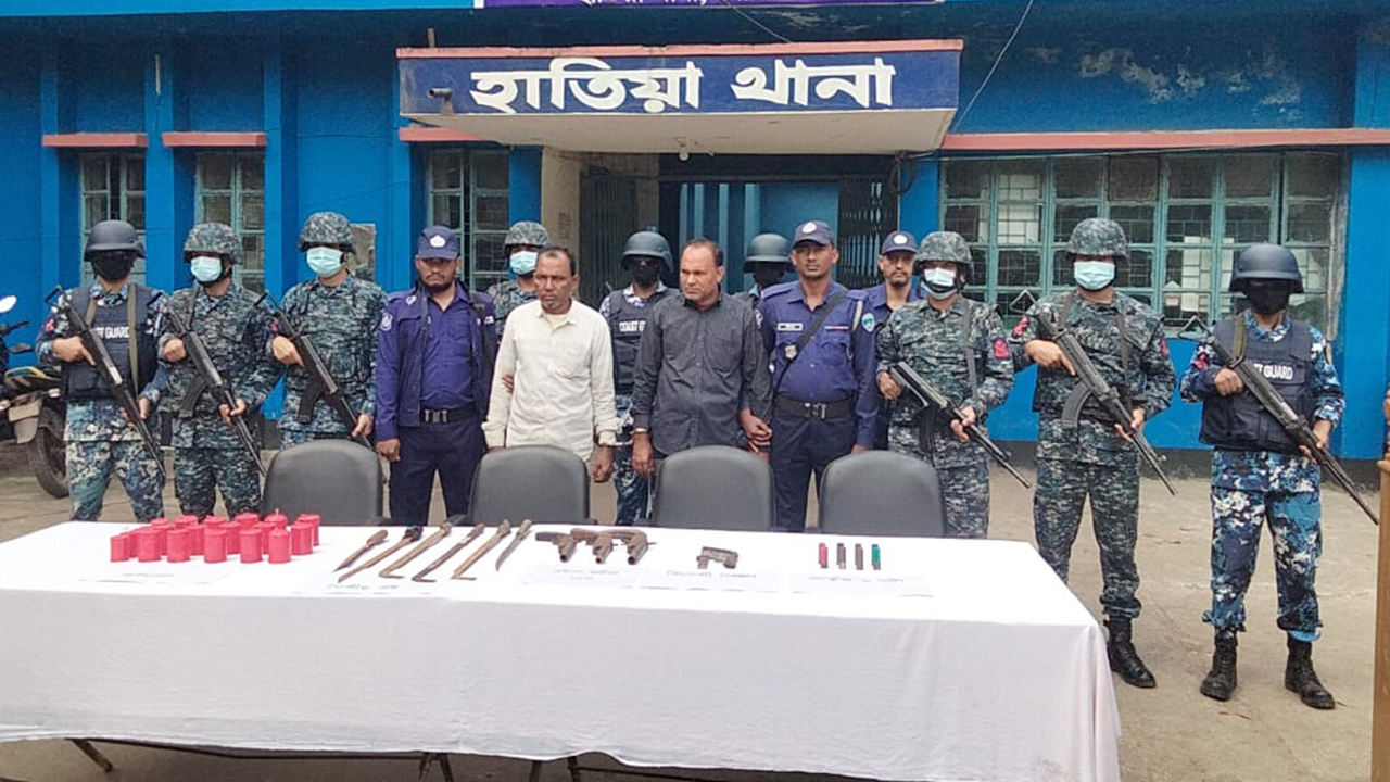 ডেভিল হান্ট অভিযানে ককটেল হামলা, আগ্নেয়াস্ত্রসহ গ্রেপ্তার ২