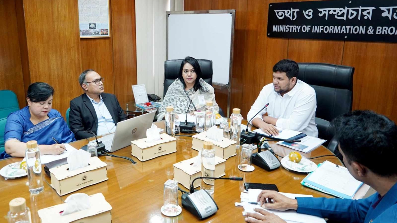 মন্ত্রণালয়ের চলমান কার্যক্রম দ্রুত সমাপ্ত করতে হবে: তথ্য উপদেষ্টা