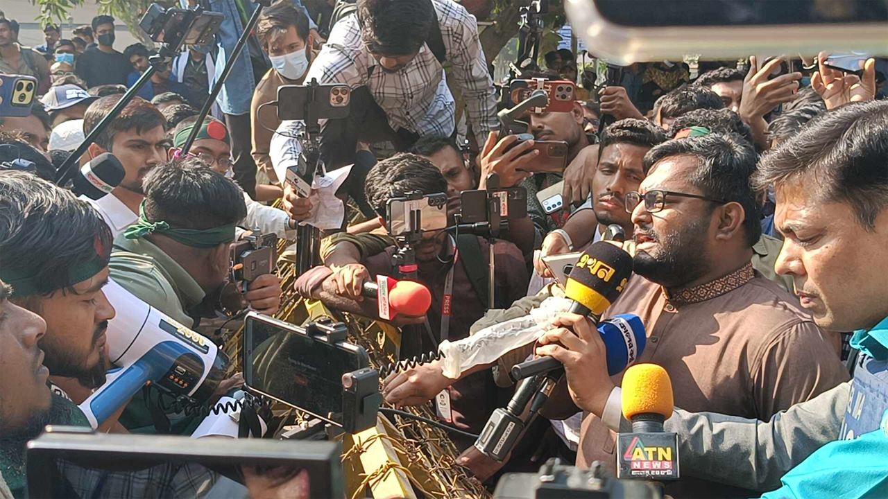 উপদেষ্টার ‘আশ্বাস’, ম্যাটস শিক্ষার্থীদের ‘ভুয়া ভুয়া’ স্লোগান