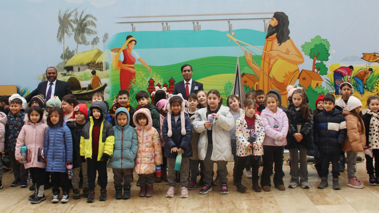 আঙ্কারার স্থানীয় স্কুলের শিক্ষার্থীদের বাংলাদেশ দূতাবাস পরিদর্শন