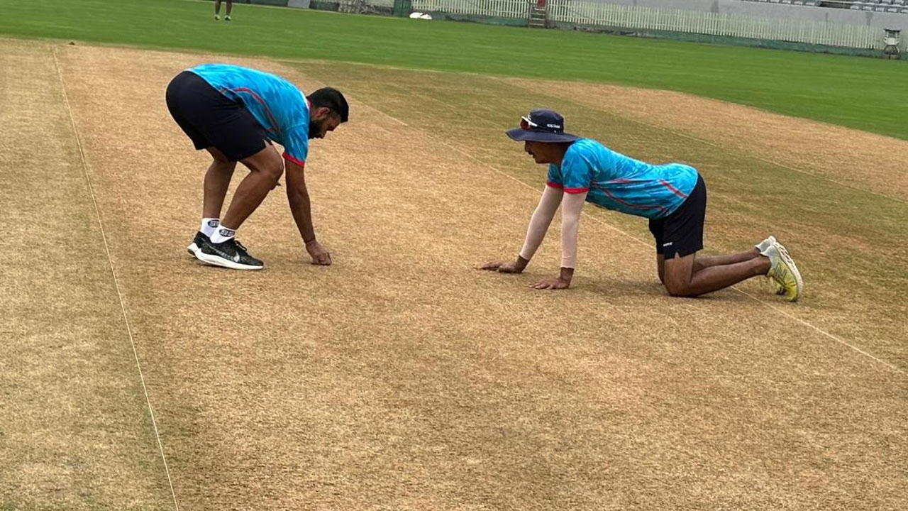 ব্যাটিংয়ের পর পিচ বদলে ফেলার অভিযোগ, শিশিরকে দুষছে স্বাগতিকরা