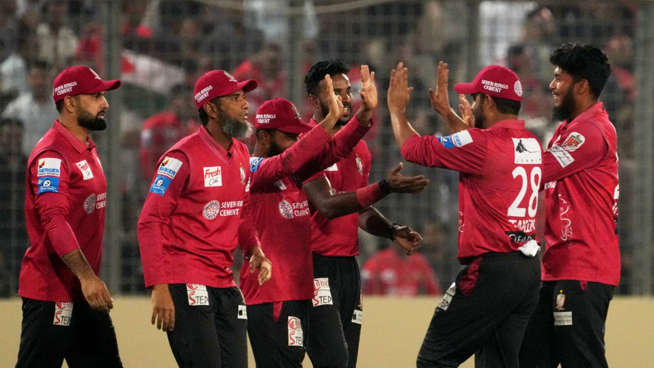 চিটাগাংকে হারিয়ে ফাইনালের টিকিট পেল বরিশাল