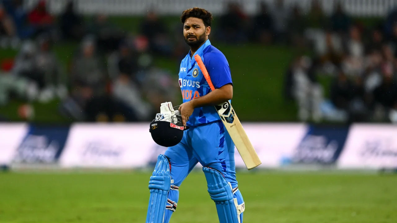 পান্তকে একাদশে না রাখার কারণ জানালেন গম্ভীর