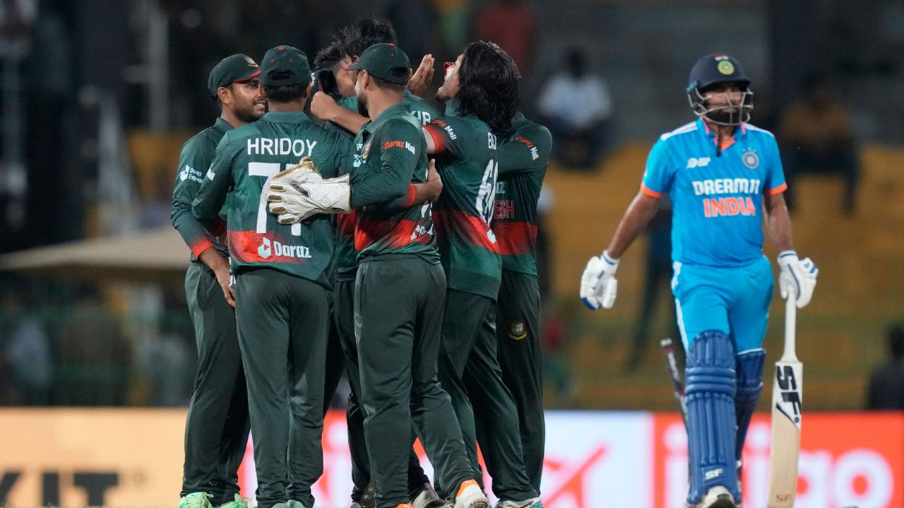 বাংলাদেশের গ্রুপ থেকে যে দুই দলকে সেমিতে দেখছেন শাস্ত্রী