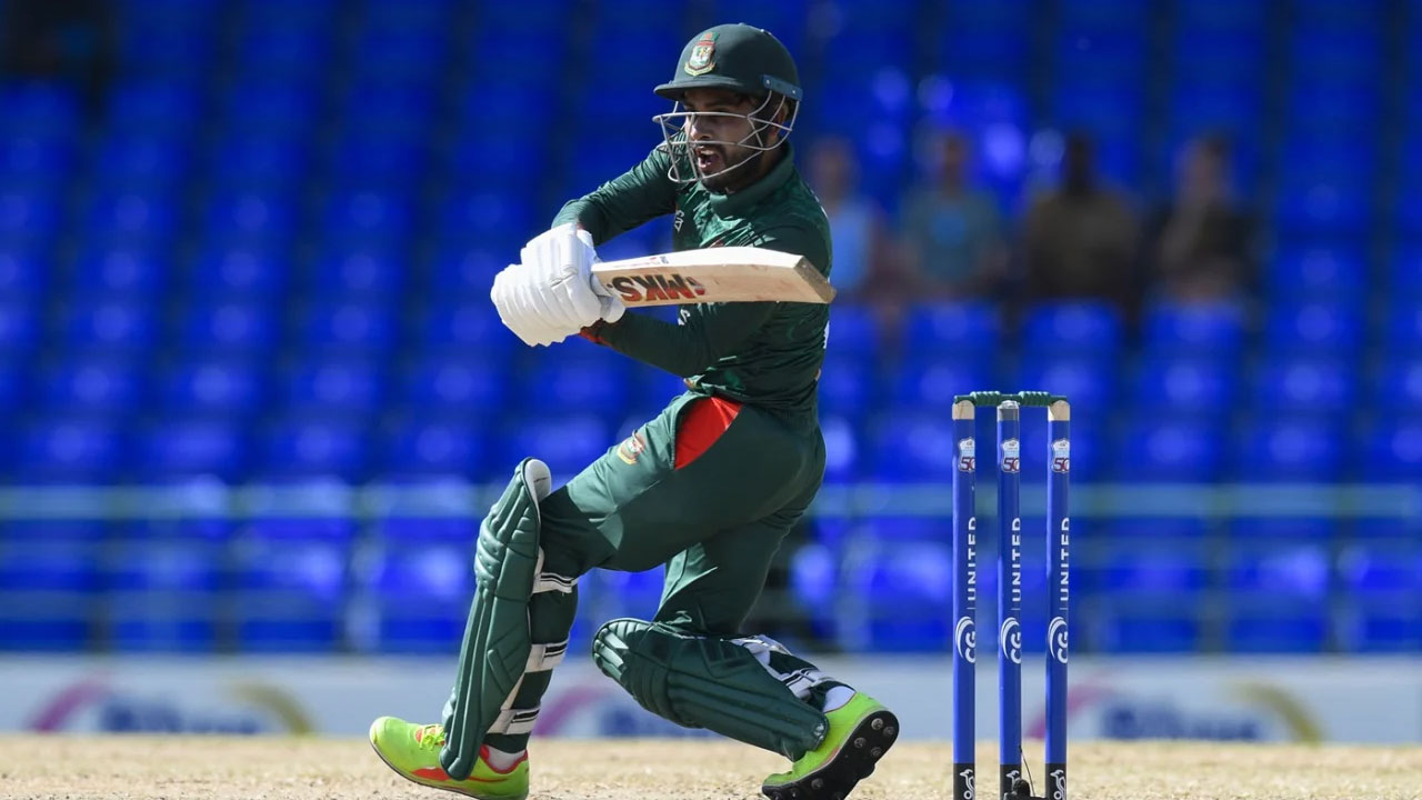 হঠাৎ ব্যাটিং–ধস, বিপদে বাংলাদেশ