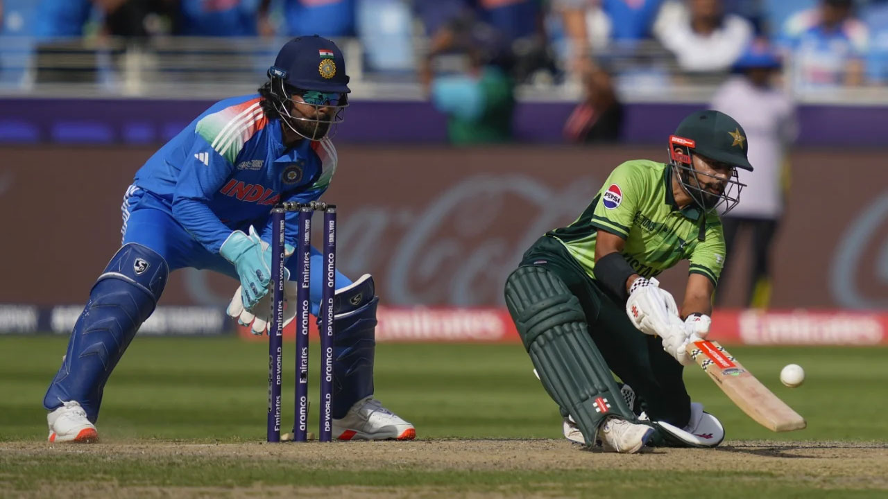 আড়াইশ’র আগেই অলআউট পাকিস্তান