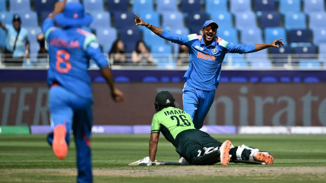 পাকিস্তানকে হারিয়ে সেমিতে এক পা ভারতের