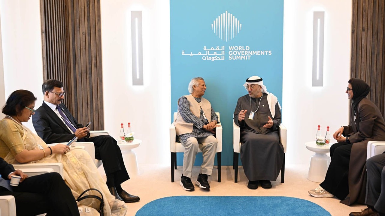 আপনার কাছ থেকে আমরা শিখি, ড. ইউনূসকে আমিরাতের স্বাস্থ্যমন্ত্রী