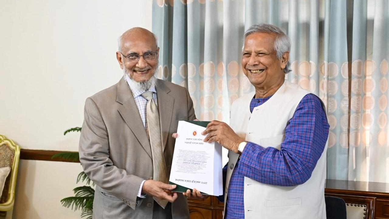 একীভূত ক্যাডার বাতিল করে ১৩টি প্রধান সার্ভিসে বিভক্ত করার সুপারিশ