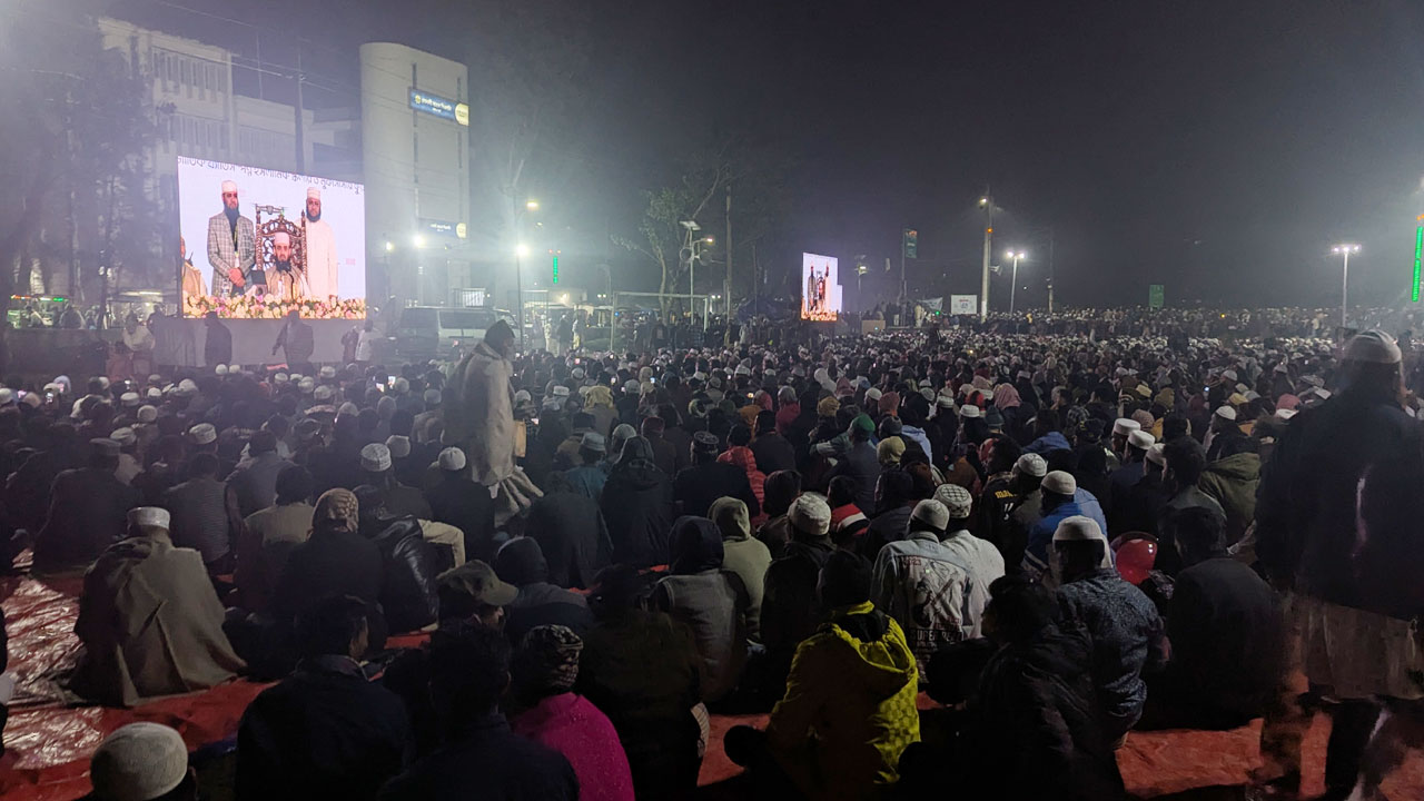পটুয়াখালীতে আজহারীর মাহফিলে মানুষের ঢল