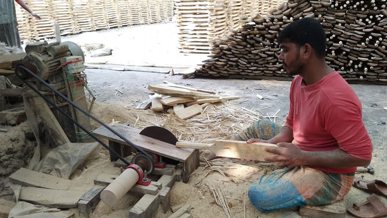 দেশে ভারত-পাকিস্তানের ব্যাট, চিন্তায় পিরোজপুরের কারিগররা