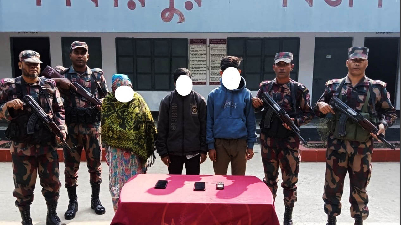 অবৈধভাবে ভারতে যাওয়ার সময় ৩ বাংলাদেশি আটক