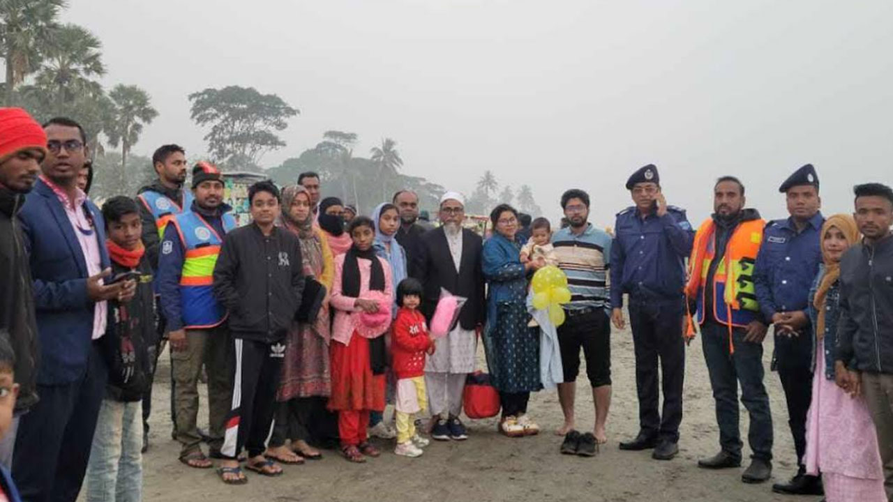 কুয়াকাটায় সমুদ্র ভ্রমণে গিয়ে পথ হারানো ১৪ পর্যটক উদ্ধার