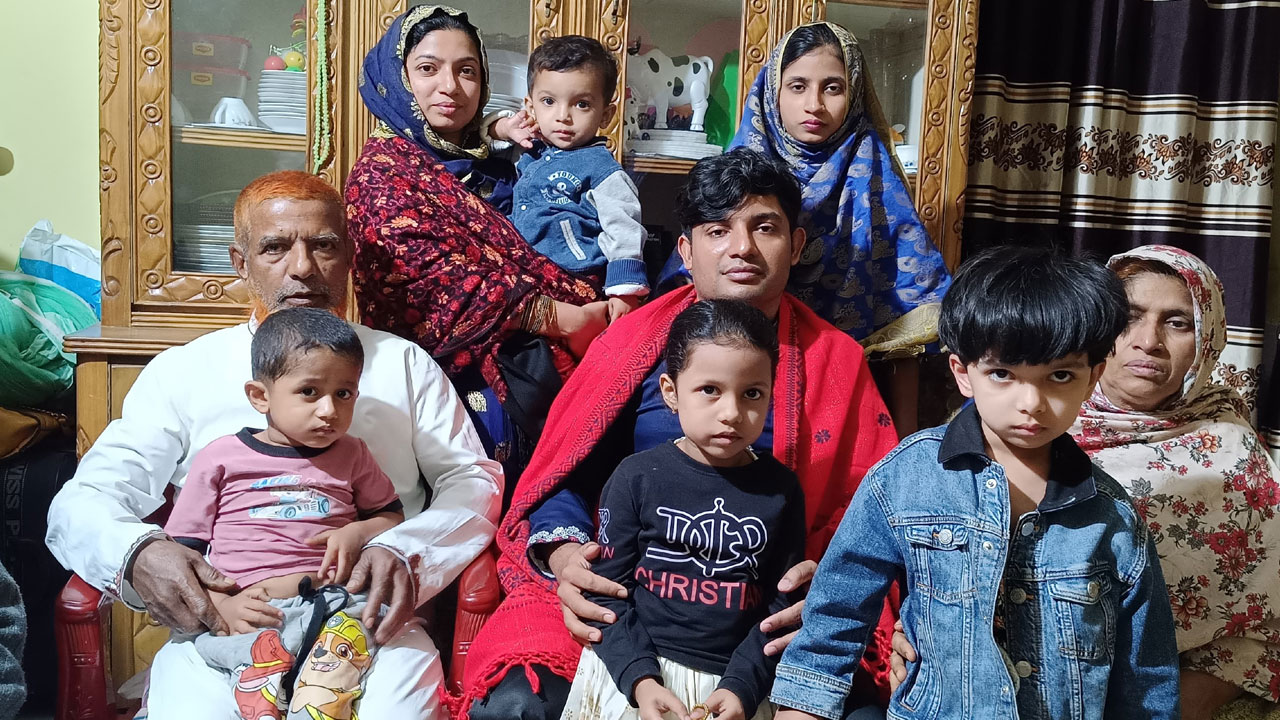 ১৬ বছর পর একমাত্র ছেলেকে কাছে পেলেন বাবা-মা