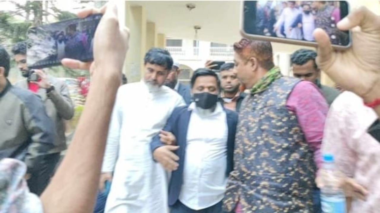 কুবির ডেপুটি রেজিস্ট্রারকে পুলিশে দিলেন শিক্ষার্থীরা