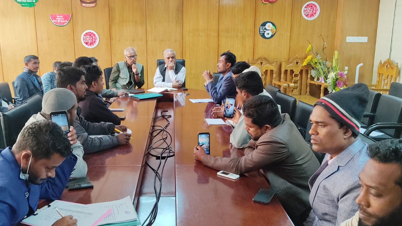 কর্মঘণ্টা নির্ধারণের দাবি স্কুলের দপ্তরিদের