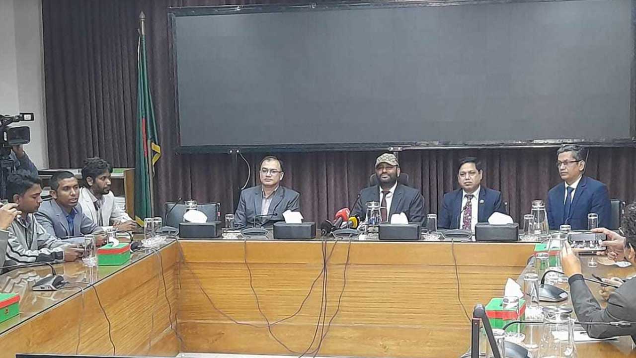 অবৈধভাবে ভোটার করার অপচেষ্টায় উপজেলা নির্বাচন কর্মকর্তা গ্রেপ্তার