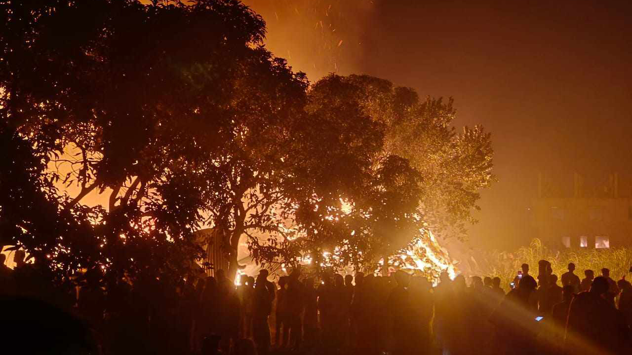 গাজীপুরে ঝুট গুদামে আগুন, নিয়ন্ত্রণে তিন ইউনিট