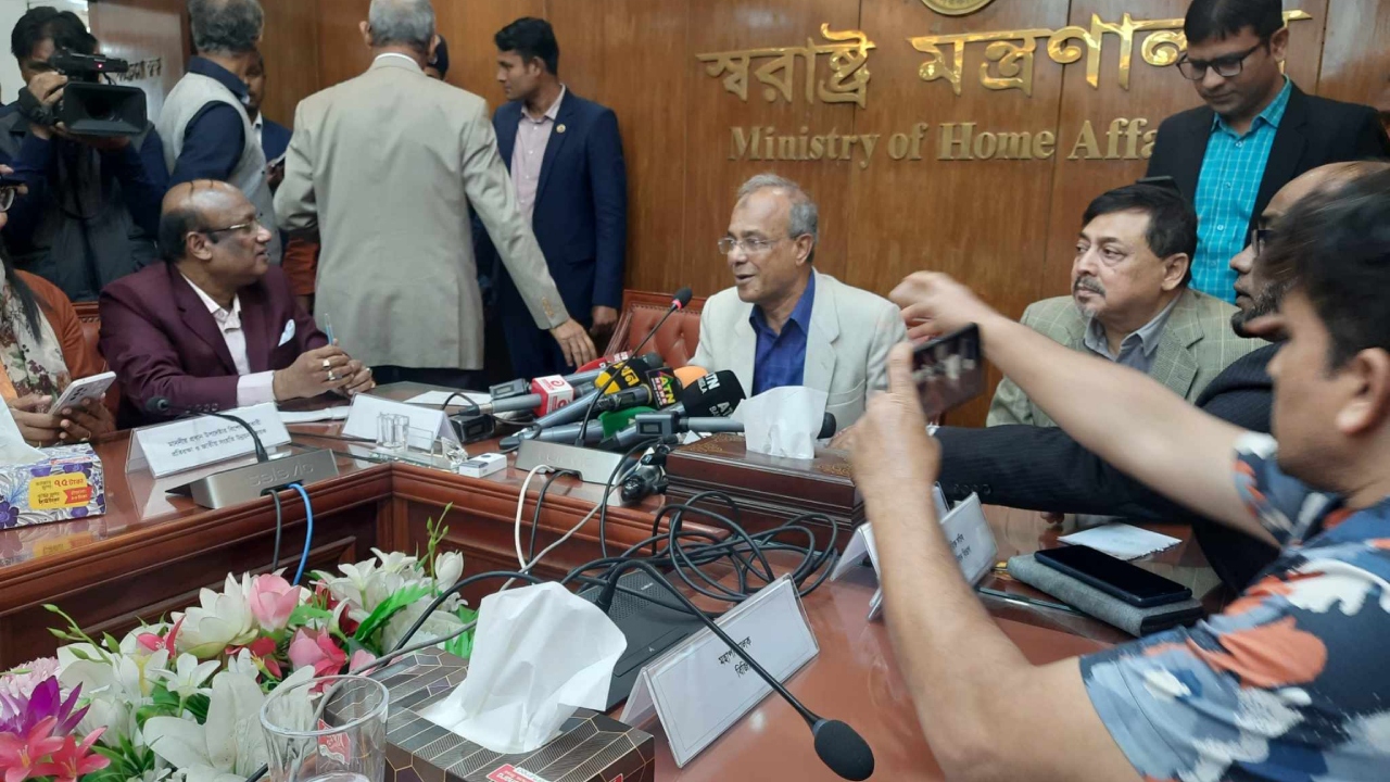 দেশে অবৈধ বিদেশির সংখ্যা ৩৩ হাজার